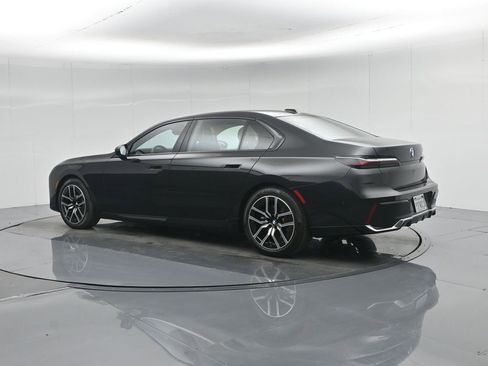 Used 2025 BMW 740i image 6