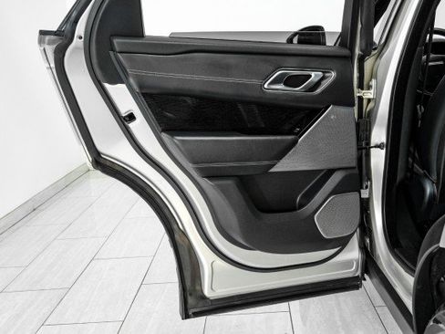 Used 2019 Land Rover Range Rover Velar R-Dynamic SE image 44