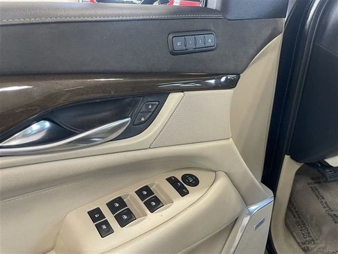 Used 2020 Cadillac Escalade Luxury image 13