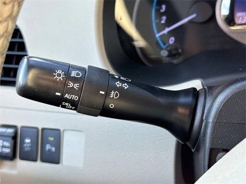 Used 2012 Toyota Sienna image 27