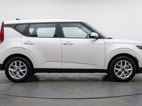 Used 2025 Kia Soul LX w/ LX Technology Package image 8