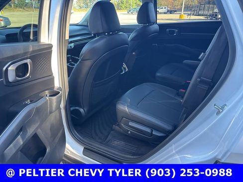 Used 2025 Kia Sorento EX w/ Panoramic Sunroof Package image 17