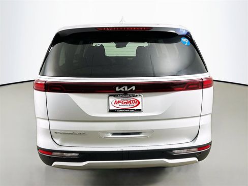 Certified 2022 Kia Carnival LX image 17