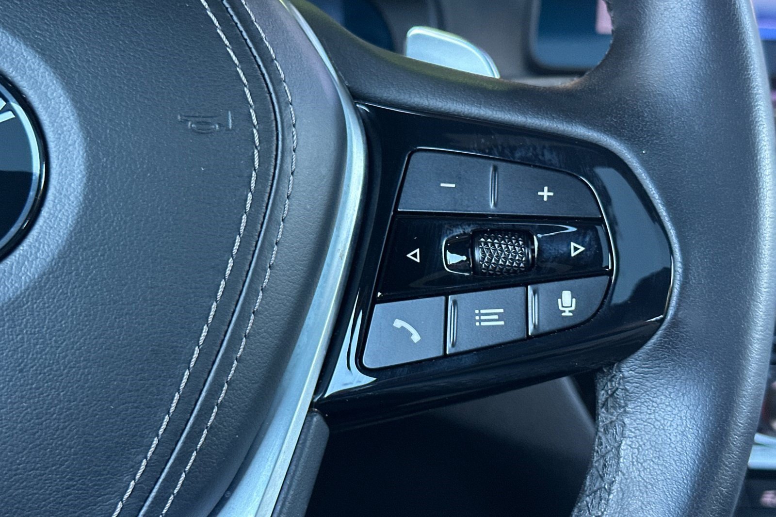 Certified 2023 BMW 540i w/ Premium Package RWD image 32