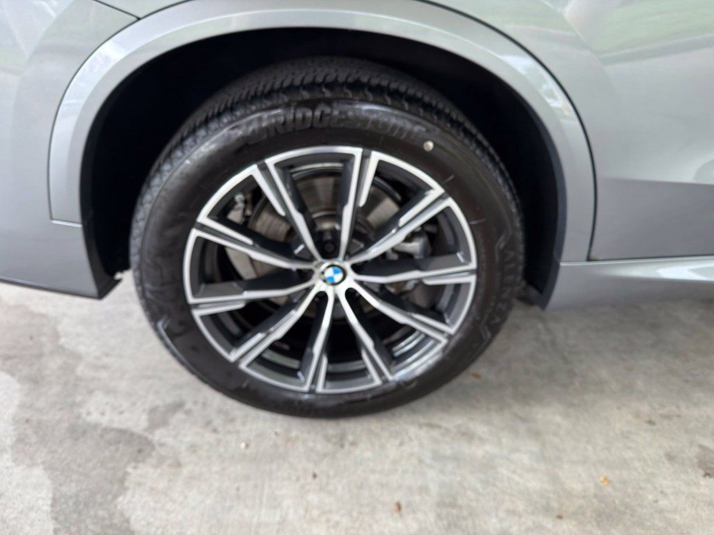 Used 2026 BMW X5 sDrive40i w/ M Sport Package RWD image 26