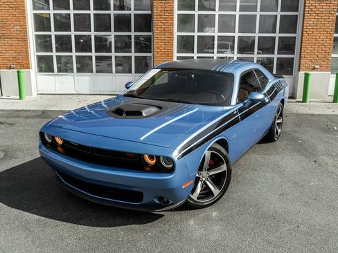 Used 2016 Dodge Challenger R/T RWD image 2