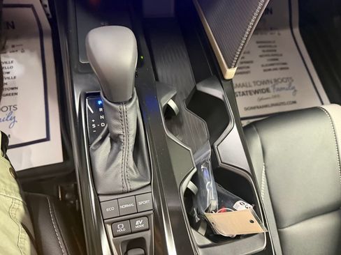New 2026 Toyota Camry Hybrid FWD image 17