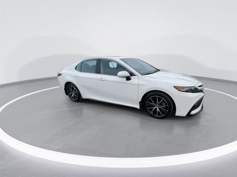 Used 2023 Toyota Camry SE image 9