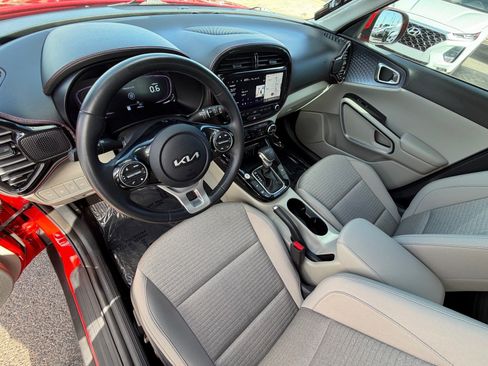 Used 2023 Kia Soul EX FWD image 15