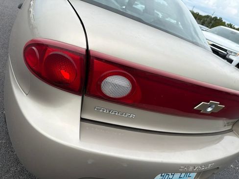 Used 2004 Chevrolet Cavalier Sedan w/ Preferred Equipment Group FWD image 11