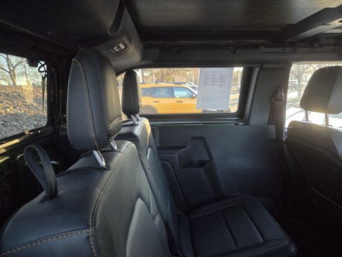 Used 2022 Ford Bronco Badlands image 17