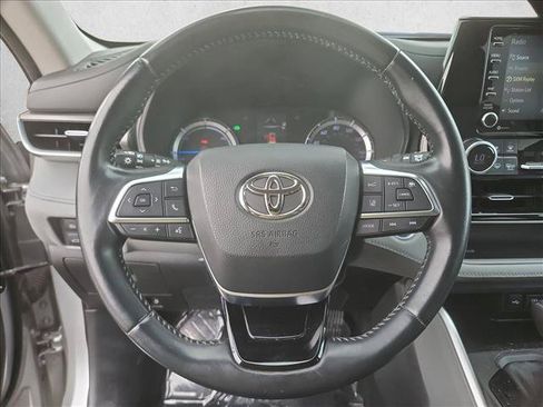Used 2021 Toyota Highlander LE AWD/4WD image 14
