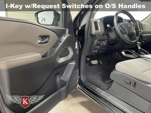 Used 2022 Nissan Frontier SV AWD/4WD image 11