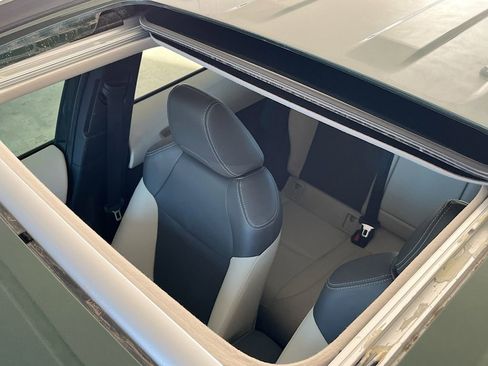 Used 2022 Toyota Corolla Cross XLE w/ Convenience Package image 22