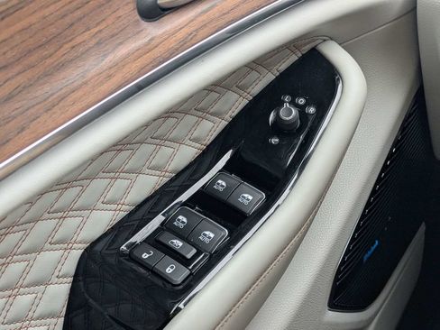 Used 2022 Jeep Grand Cherokee Summit w/ Advanced Protech Group IV AWD/4WD image 21