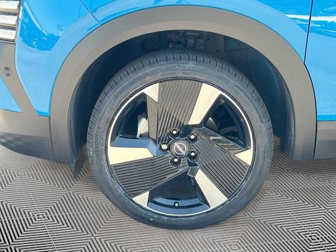 Used 2025 Nissan Kicks SR FWD image 11