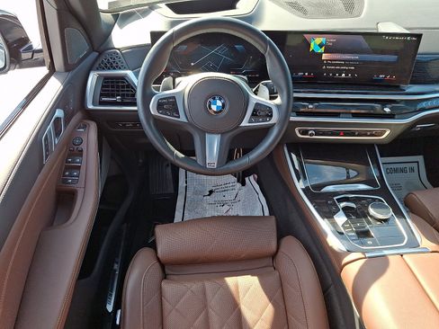 Used 2025 BMW X5 xDrive40i w/ M Sport Package image 11