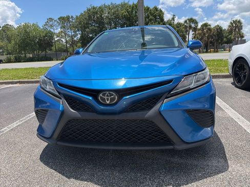 Used 2019 Toyota Camry SE FWD image 2