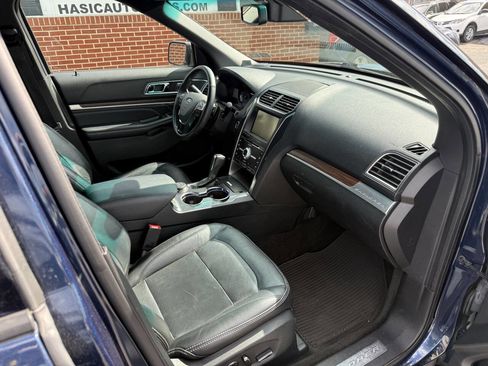 Used 2016 Ford Explorer Limited w/ Equipment Group 301A AWD/4WD image 22