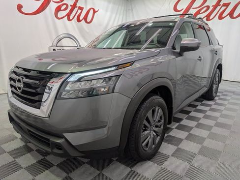 Certified 2025 Nissan Pathfinder SV w/ SV Premium Package FWD image 1