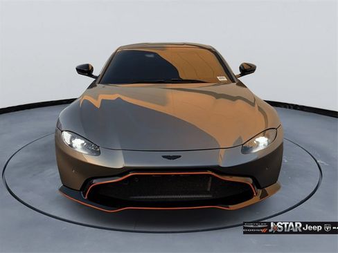 Used 2019 Aston Martin V8 Vantage Base image 2