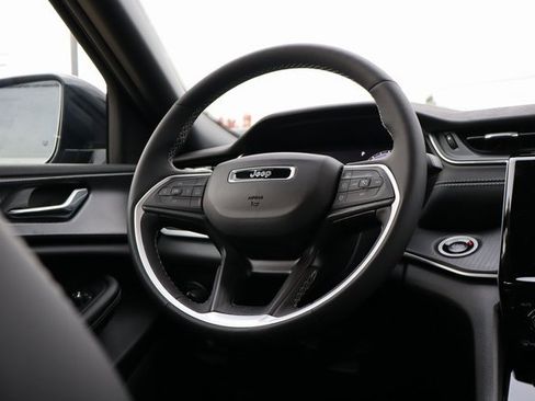 New 2025 Jeep Grand Cherokee Altitude image 41