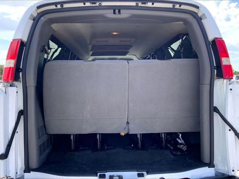 Used 2018 Chevrolet Express 3500 LT w/ LT Preferred Equipment Group RWD image 32