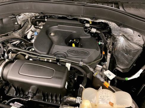 Used 2020 Ford Explorer XLT w/ Equipment Group 202A AWD/4WD image 40