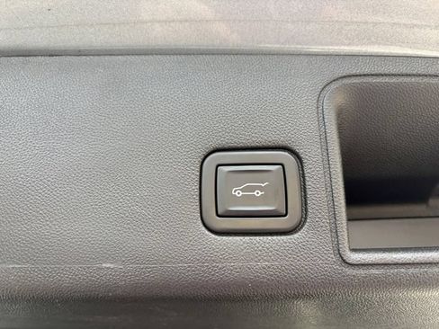Used 2023 GMC Terrain SLE w/ Driver Convenience Package FWD image 17