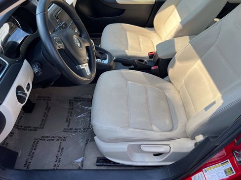 Used 2012 Volkswagen Jetta SE FWD image 8