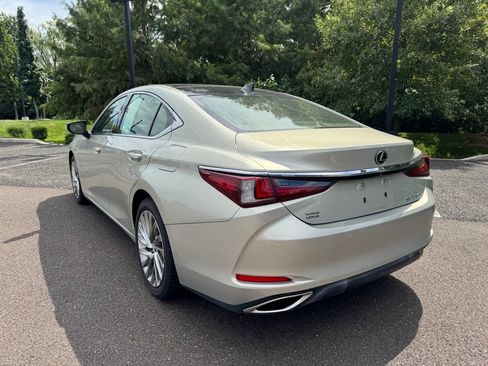 Used 2019 Lexus ES 350 w/ Accessory Package FWD image 3