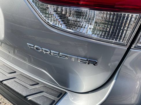 Used 2019 Subaru Forester Premium AWD/4WD image 7