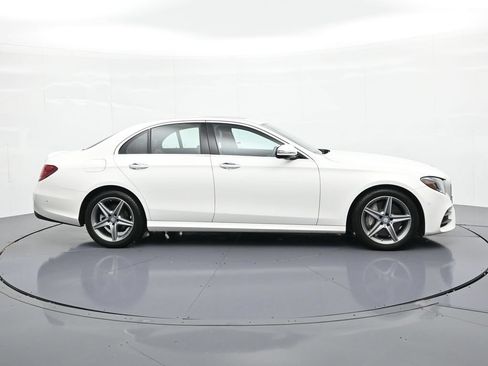 Used 2017 Mercedes-Benz E 300 4MATIC image 5