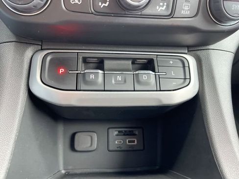 Used 2023 GMC Acadia SLT image 15