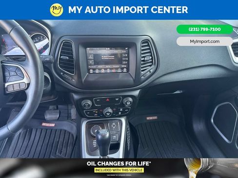 Used 2018 Jeep Compass Latitude w/ Popular Equipment Group AWD/4WD image 18
