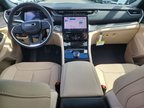 New 2025 Jeep Grand Cherokee Limited image 13