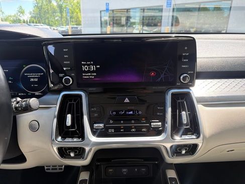 Certified 2023 Kia Sorento SX Prestige AWD/4WD image 28