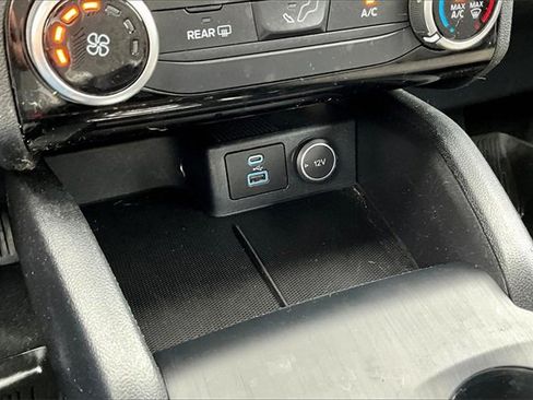 Used 2021 Ford Escape SE image 24