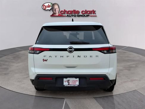 Used 2024 Nissan Pathfinder S image 4