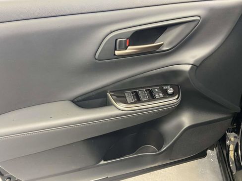 Certified 2025 Toyota Crown Nightshade image 9