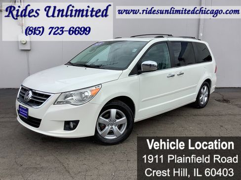 Used 2010 Volkswagen Routan SEL Premium FWD image 3