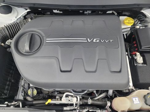Used 2022 Jeep Cherokee Trailhawk w/ Comfort/Convenience Group AWD/4WD image 30