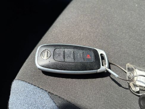 Used 2025 Nissan Versa SV FWD image 21