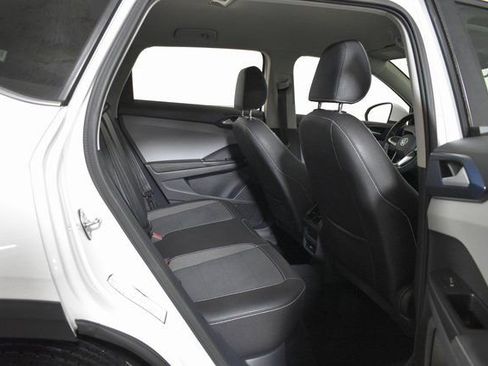 Used 2024 Volkswagen Taos SE image 32