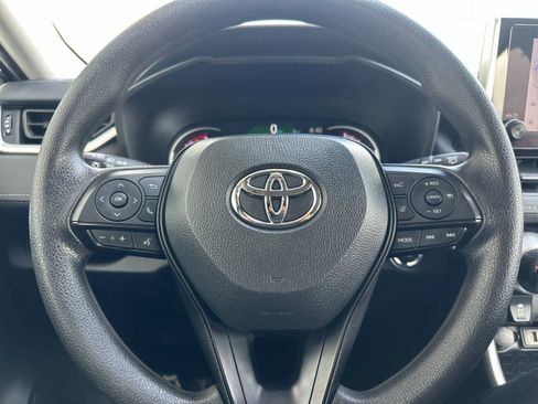 Used 2024 Toyota RAV4 XLE FWD image 21