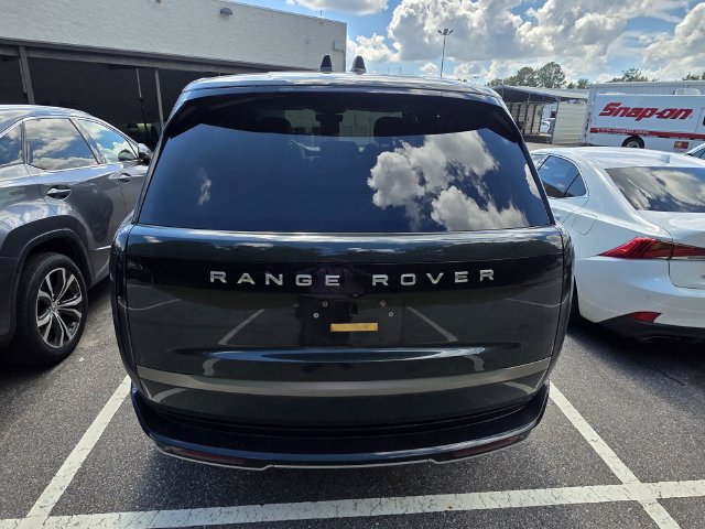 Used 2024 Land Rover Range Rover SE AWD/4WD image 3