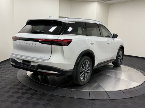 Certified 2027 INFINITI QX60 Luxe w/ Family Package FWD image 7