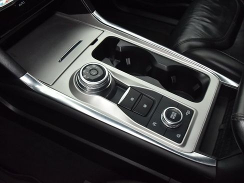 Used 2023 Ford Explorer Platinum w/ Technology Package AWD/4WD image 32