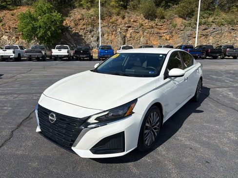 Used 2023 Nissan Altima 2.5 SV FWD image 3