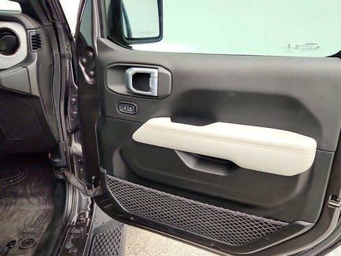 Used 2021 Jeep Gladiator Overland AWD/4WD image 26